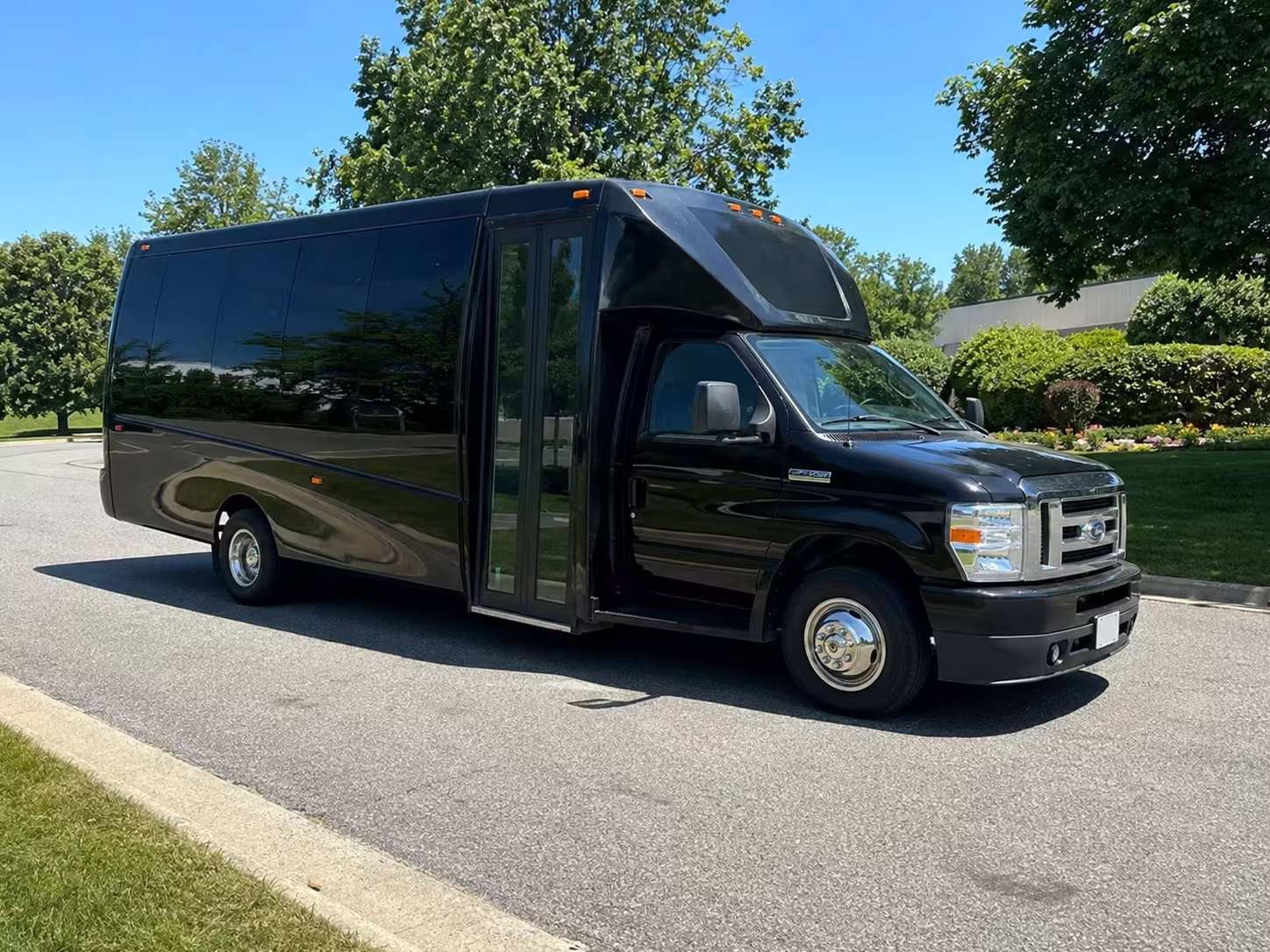 bridal party bus rentals from oceanside hotels to the ceremony