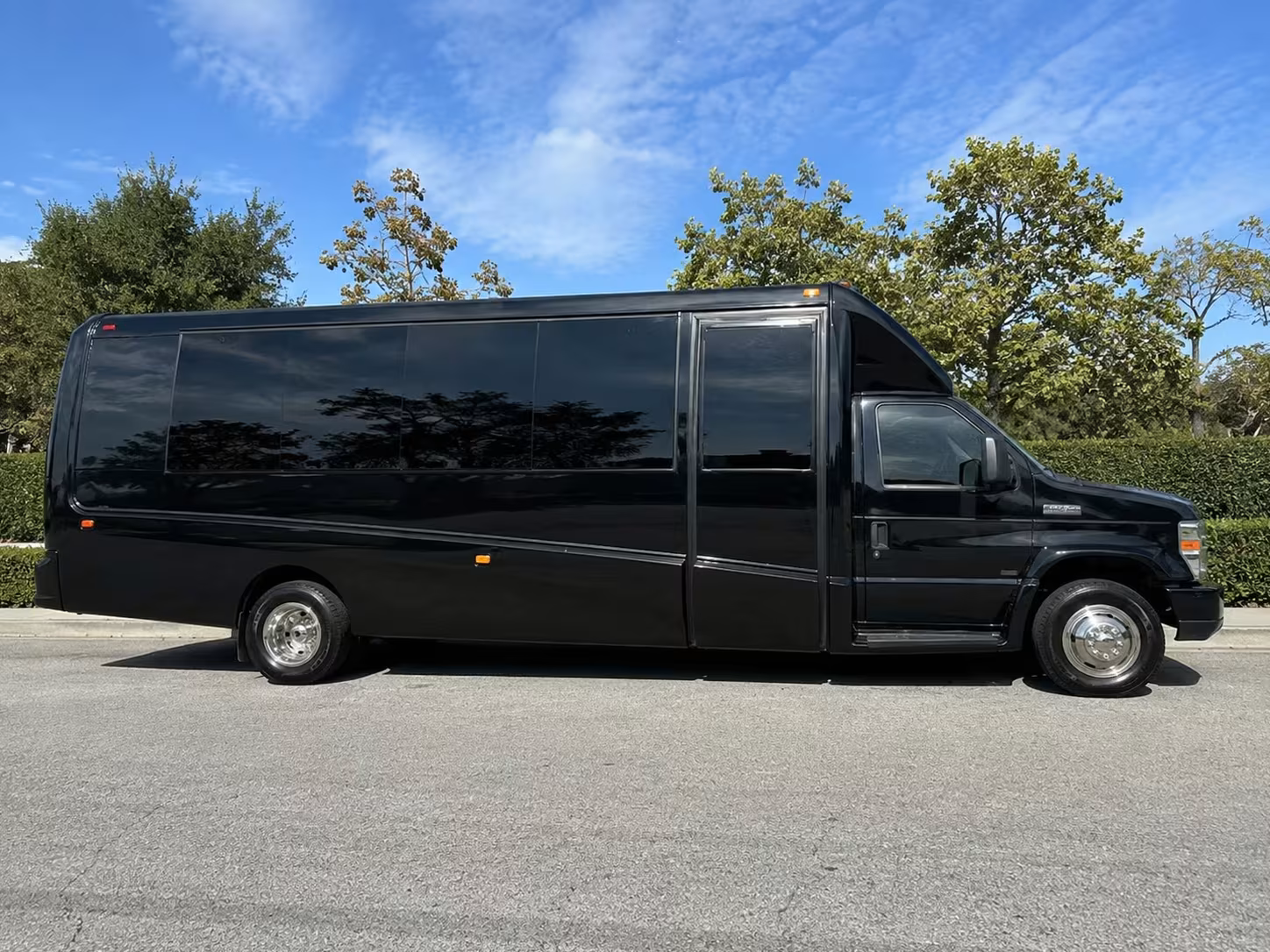 oceanside minibus rentals for team building and winery tours